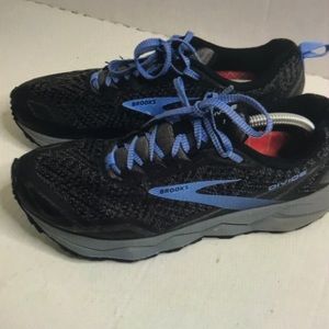 Brooks women’s divide running hiking